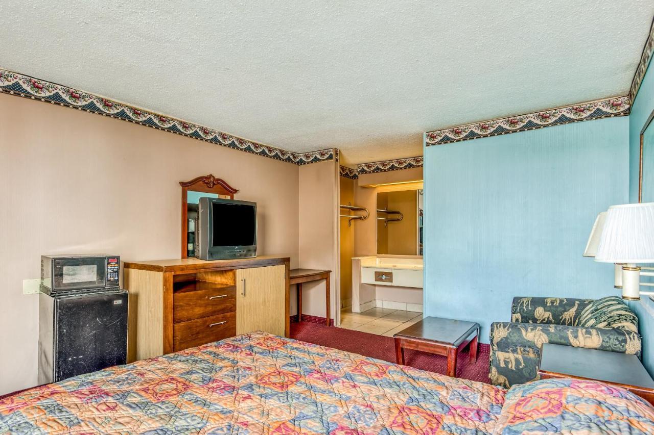 Oyo Hotel Jackson North I-55 ภายนอก รูปภาพ